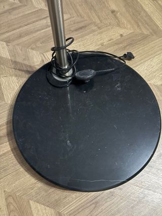 Lámpara de pie moderna metal y piedra