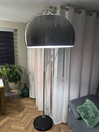 Lámpara de pie moderna metal y piedra