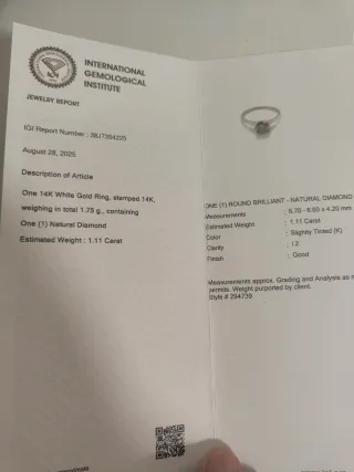 Anillo de oro blanco de 14 quilates y diamante