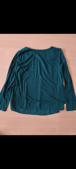 Camiseta verde manga larga