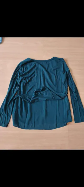 Camiseta verde manga larga