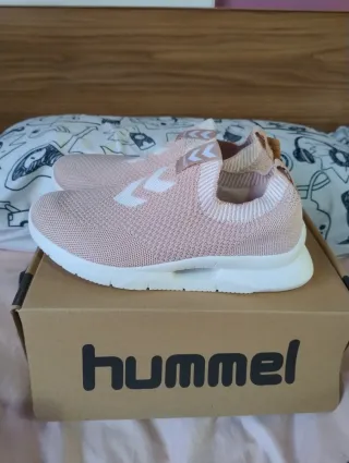 Zapatillas Hummel rosas y blancas