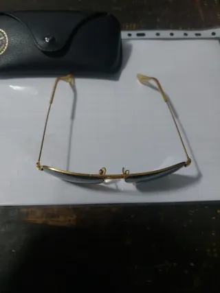 Gafas de sol Ray-Ban doradas y verdes