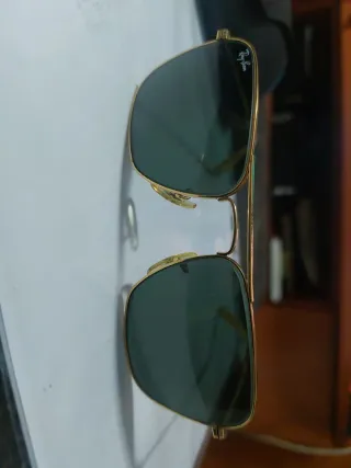 Gafas de sol Ray-Ban doradas y verdes
