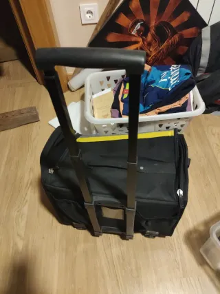 Maleta de herramientas con ruedas