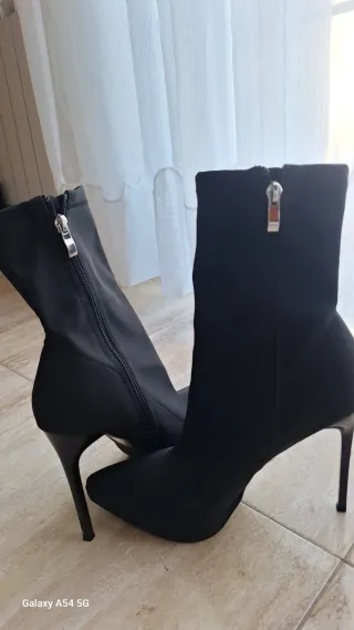 Botines Tacón Aguja Negros