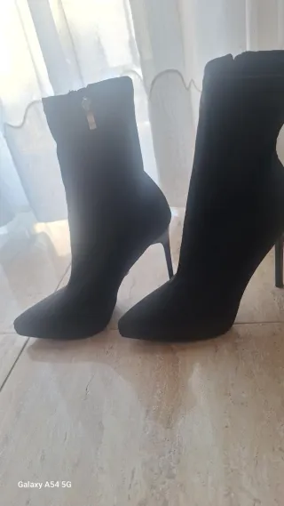 Botines Tacón Aguja Negros