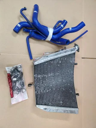 Radiador Suzuki GSX600R K8 + kit Manguitos Samco