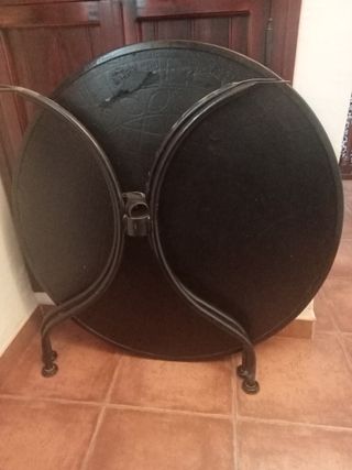 Mesa de jardín redonda de forja