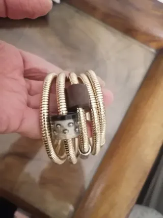 Pulsera dorada serpiente