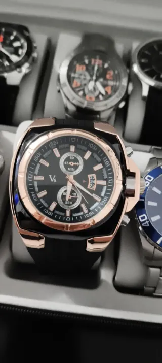 Reloj V6 Elegante Negro y Dorado