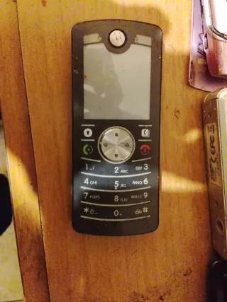 Vari telefoni per pezzi di ricambio 4 funzionanti