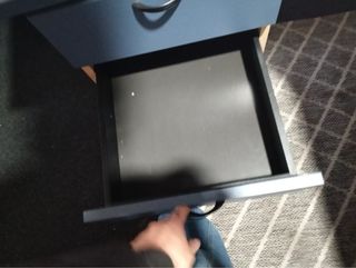 Grande scrivania blu con cassetti