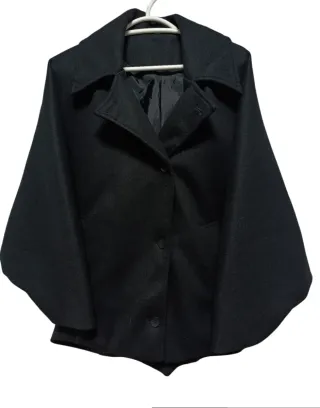Elegante abrigo capa paño negro