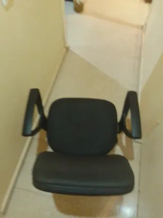 Silla de oficina ergonómica negra y economica