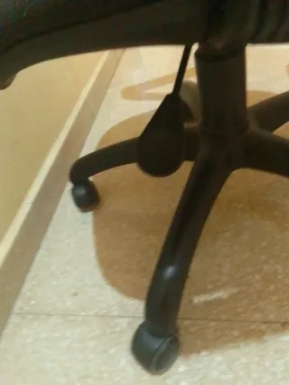 Silla de oficina ergonómica negra y economica