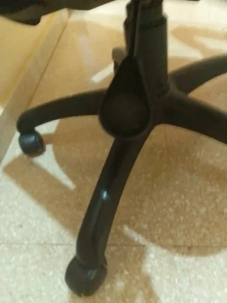 Silla de oficina ergonómica negra y economica