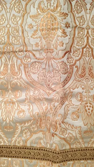 Dalmática antigua est. romano. guitarra brocado.