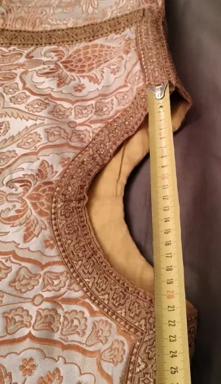 Dalmática antigua est. romano. guitarra brocado.