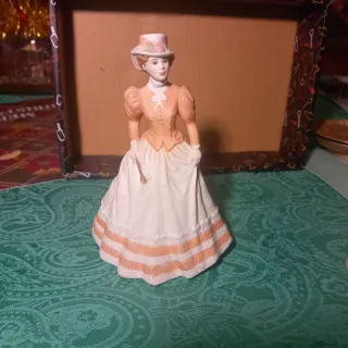 Coppia statuine porcellana donna