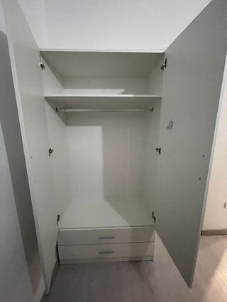 Armario blanco 2 puertas y 2 cajones