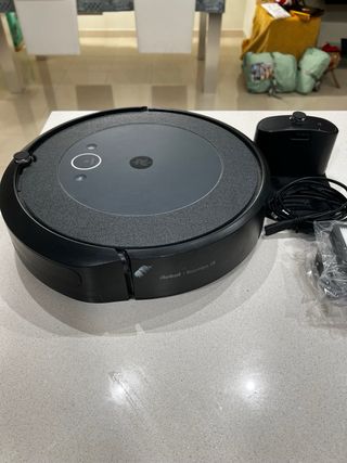 Aspirador robot Roomba i5 en buen estado.