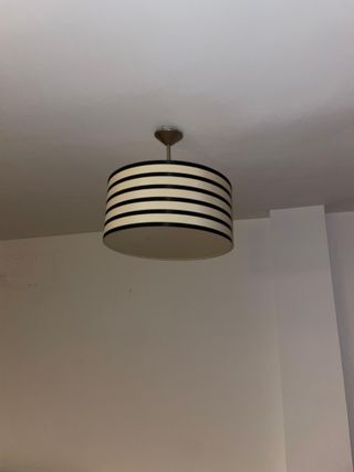 Mobiliario de salón (mesa, sillas, estanterías...)