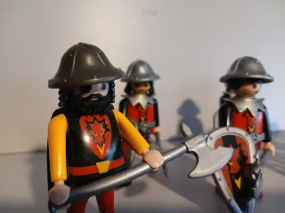 7 Playmobil guerrero dragón rojo hacha