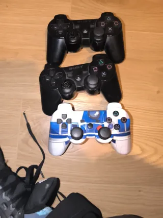 Pack PS3 Sony Negro + Juegos y Accesorios