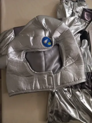 Costume da astronauta argentato