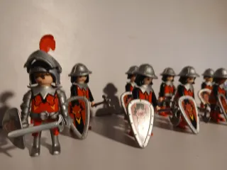 8 Playmobil Guerrero Dragón Rojo Hacha