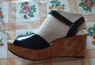 Sandalias Clarks cuña negras y marrones