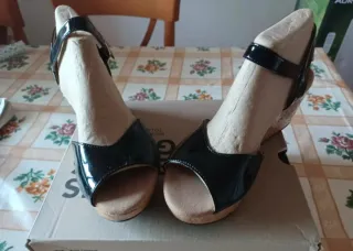 Sandalias Clarks cuña negras y marrones