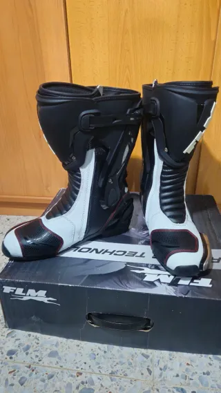 Botas Moto FLM Talla 41 Negras y Blancas