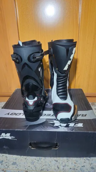 Botas Moto FLM Talla 41 Negras y Blancas