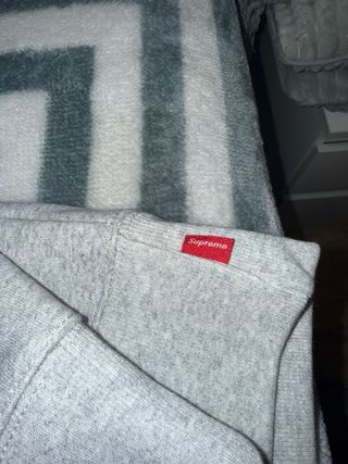 Sudadera Supreme Gris