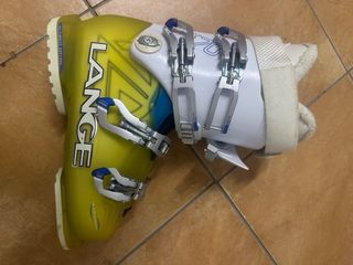 Equipo completo esquí: esquís, botas y bastones