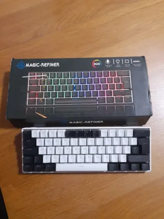 Teclado Mecánico MAGIC-REFINER RGB