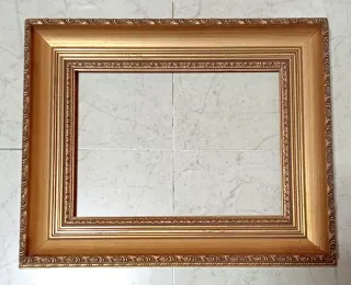 MARCO DE MADERA DORADO PARA CUADROS O ESPEJOS.