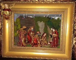 MARCO DE MADERA DORADO PARA CUADROS O ESPEJOS.