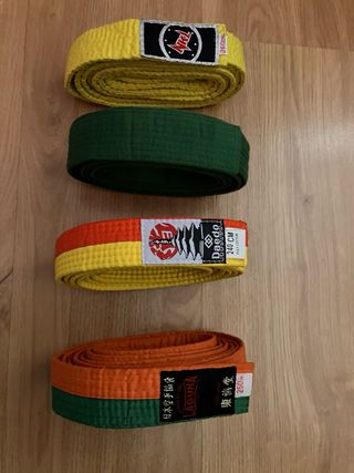 Kimono Karate Blanco con Cinturones