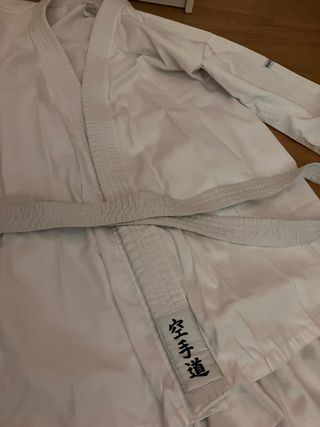 Kimono Karate Blanco con Cinturones