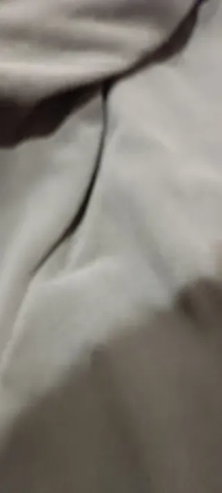 Chaqueta chubasquero roja y negra