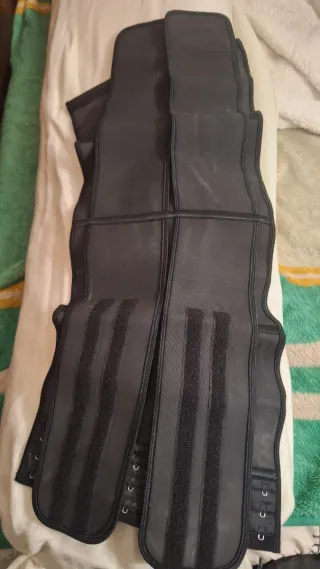 Faja de látex negra