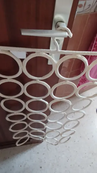 Colgador de pañuelos para armario