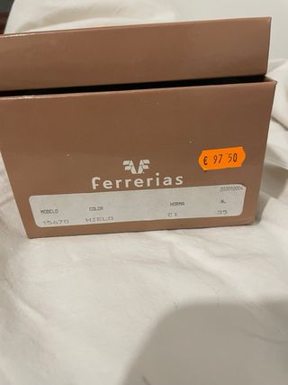 Zapatos Ferrarias punta tacón beige talla 35