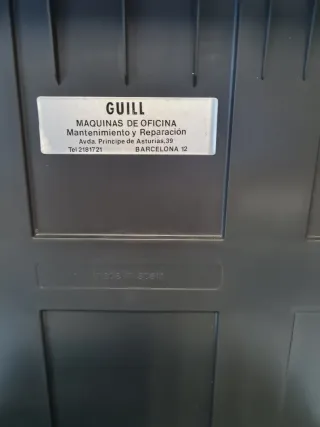 Máquina de escribir Olivetti Lettera 35 con maleta