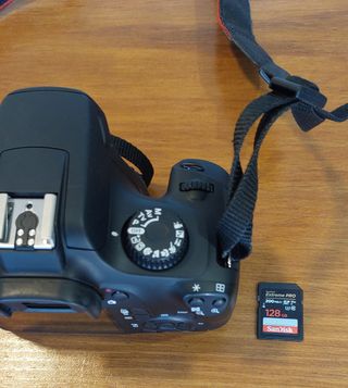 Canon EOS Rebel T100 - Negro + Canon EF-S 18-55mm