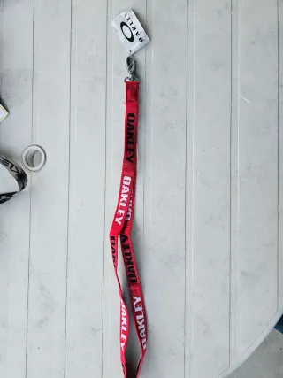 Chaveiro Oakley Standard Lanyard Red/Line Original