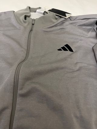 Chándal Adidas Gris y Negro Talla XL. Talla amplia